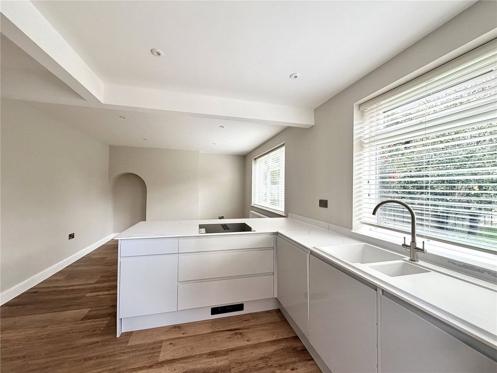 Property photo 2 of 11 Picture No. 15