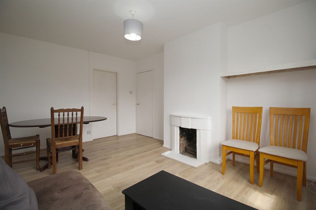 Property photo 1 of 18 Lounge