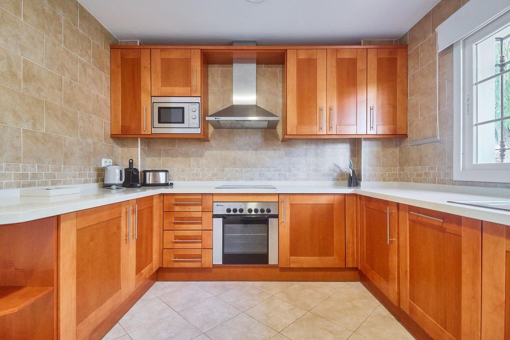 Property photo 2 of 43