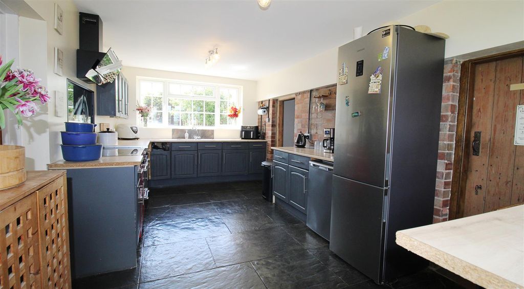 Property photo 2 of 28 Kitchen