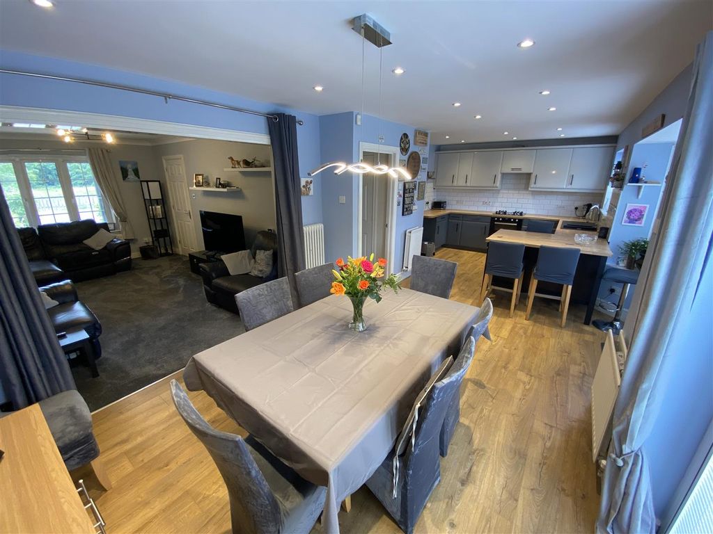 Property photo 3 of 19 Dining Area