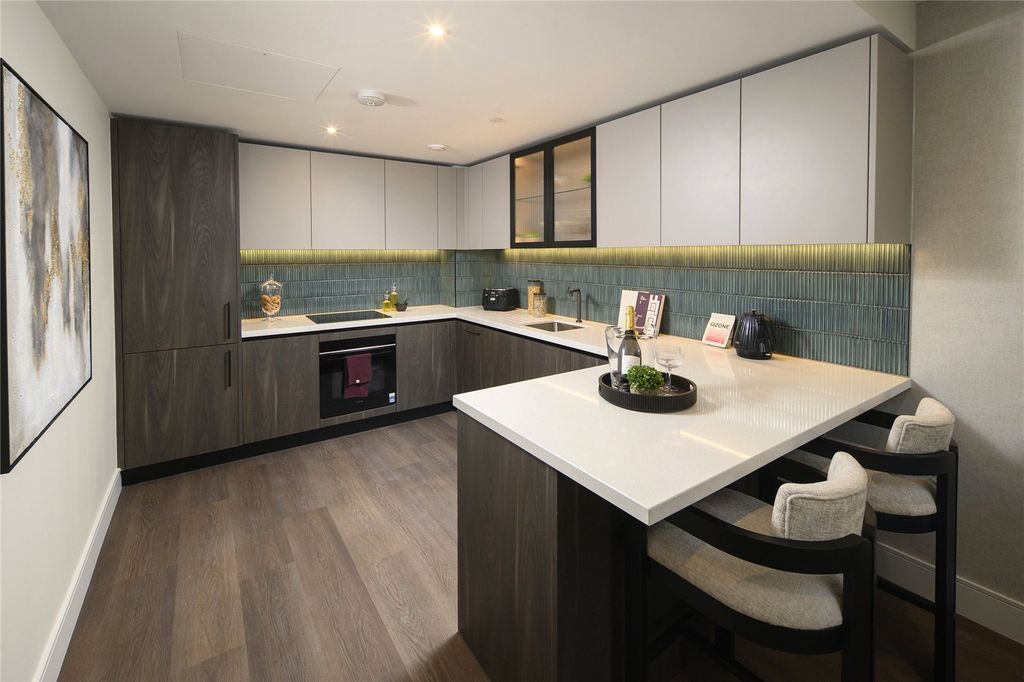 Property photo 3 of 10 Kitchen