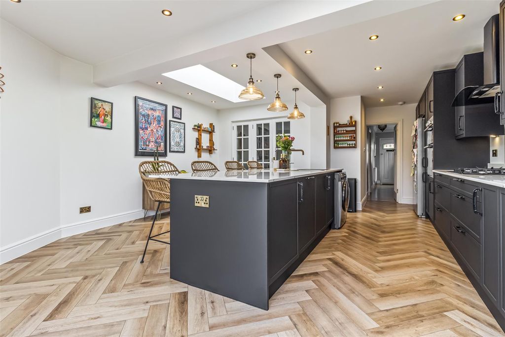 Property photo 3 of 28 8 Normandy Road-015.Jpg