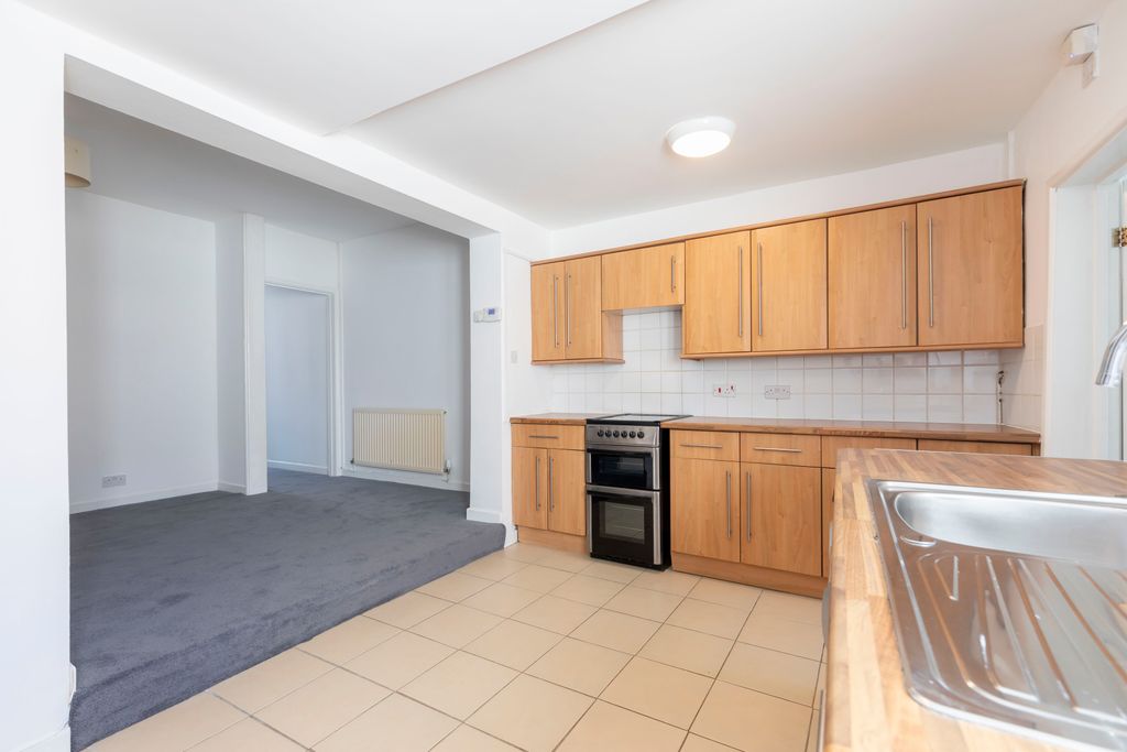 Property photo 2 of 11 Albert Street-07