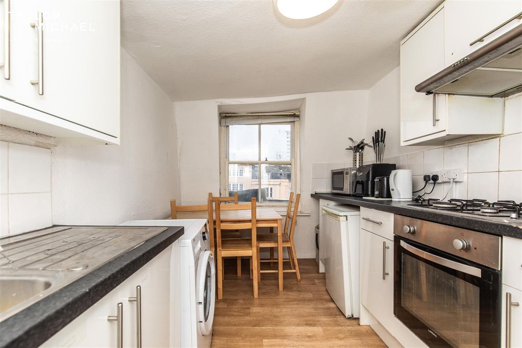 Property photo 3 of 6 Shared Kitchen
