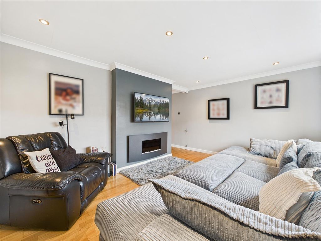 Property photo 2 of 28 Cam05476G0-Pr0063-Still018.Jpg