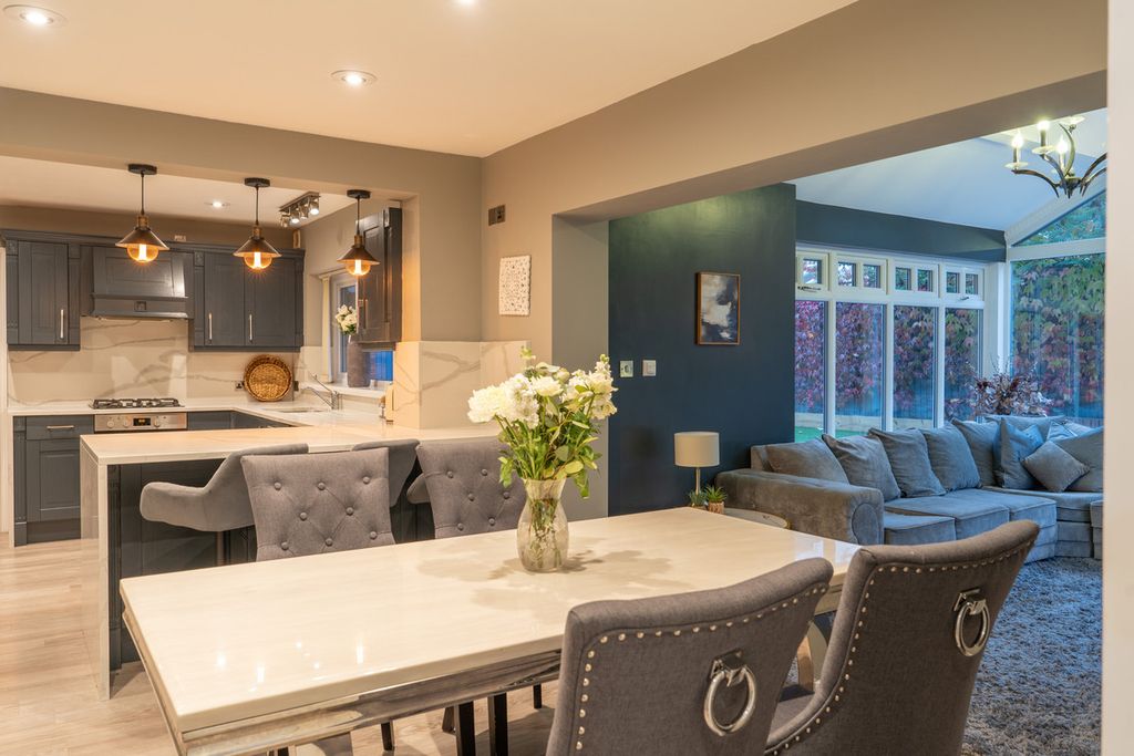 Property photo 2 of 31