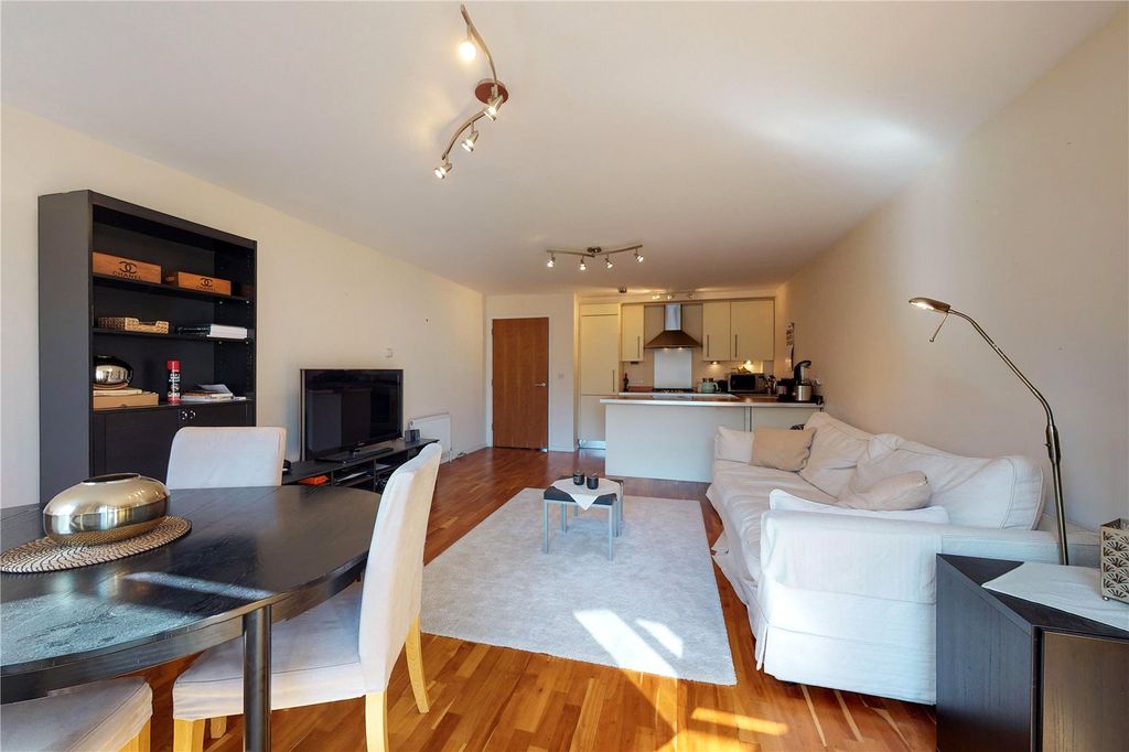 Property photo 3 of 15 Reception/Kitchen