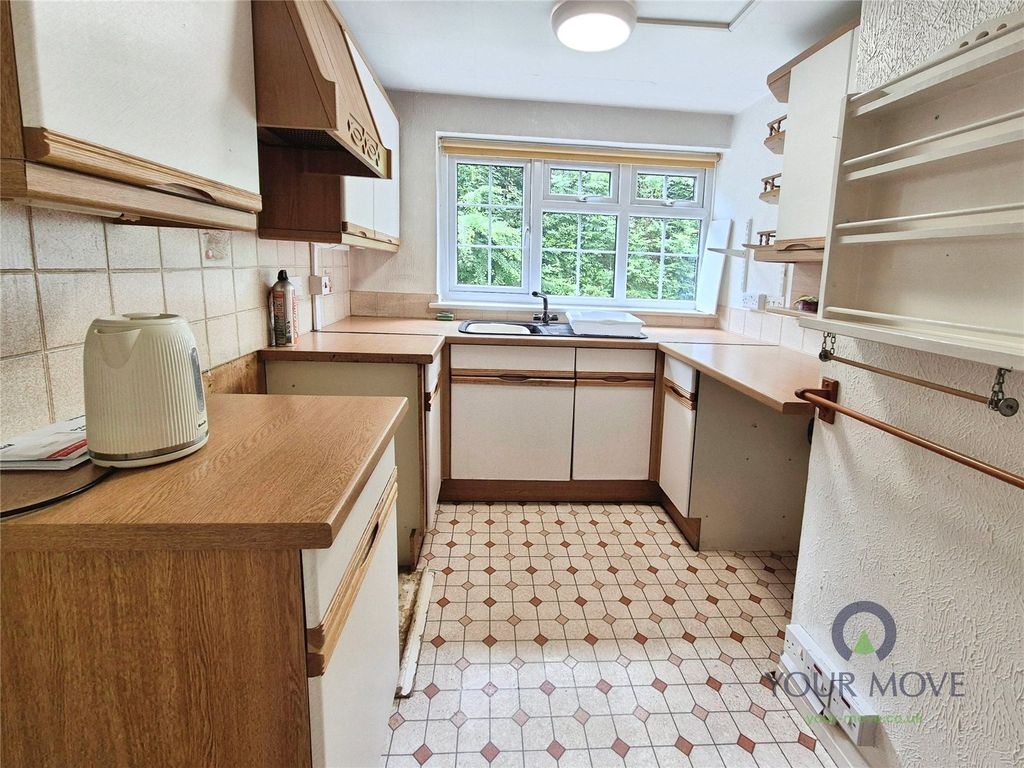 Property photo 3 of 14 Kitchen