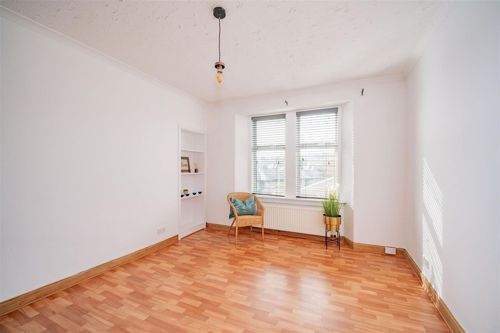 Property photo 2 of 13 1R 45 Scott Street Dundee-7.Jpg