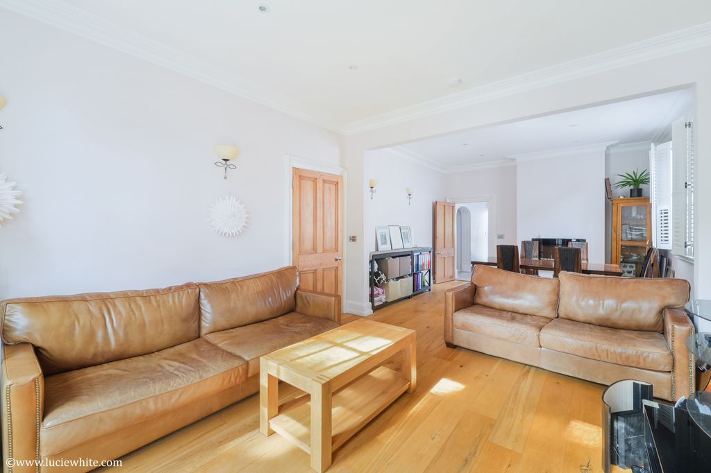 Property photo 3 of 13