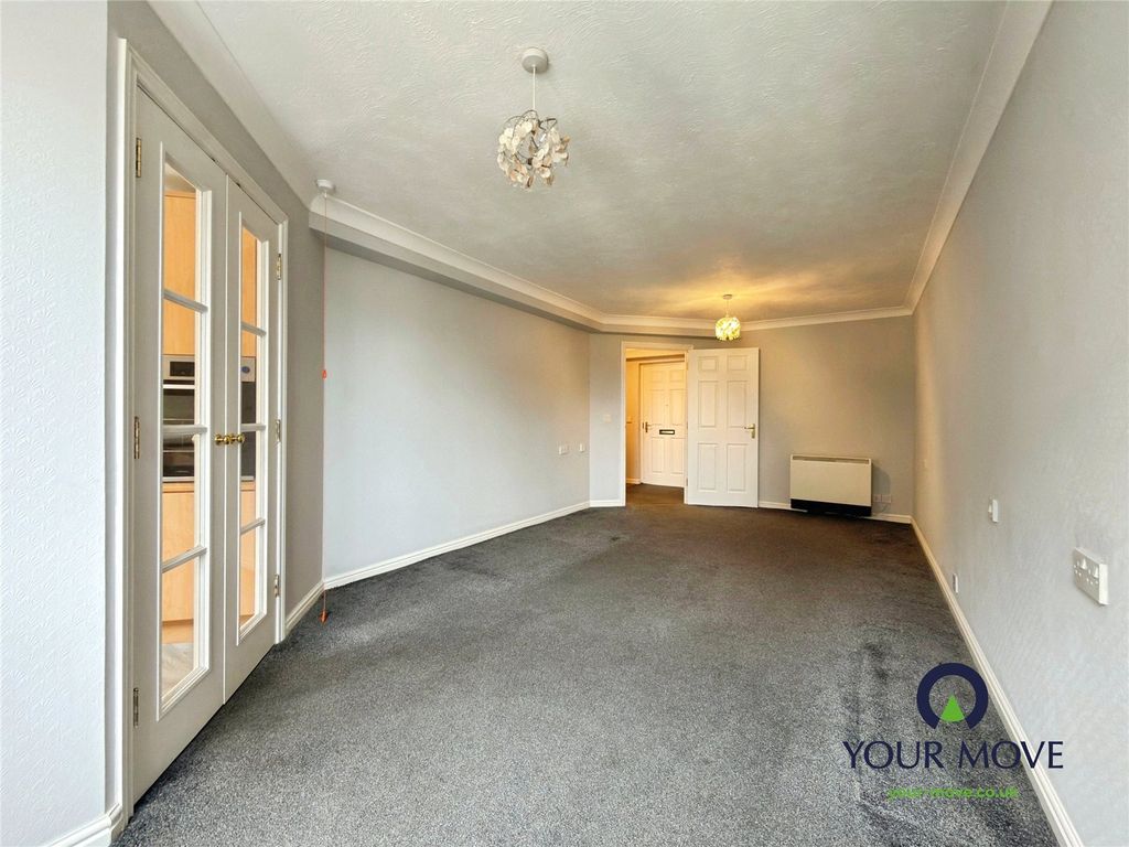 Property photo 3 of 11 Lounge