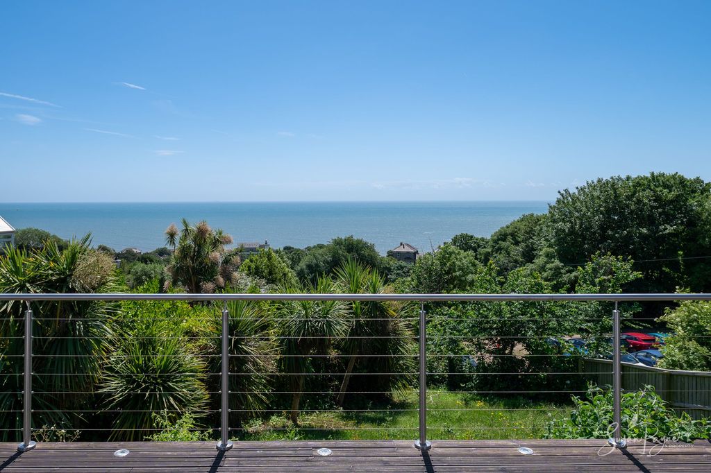 Property photo 1 of 30