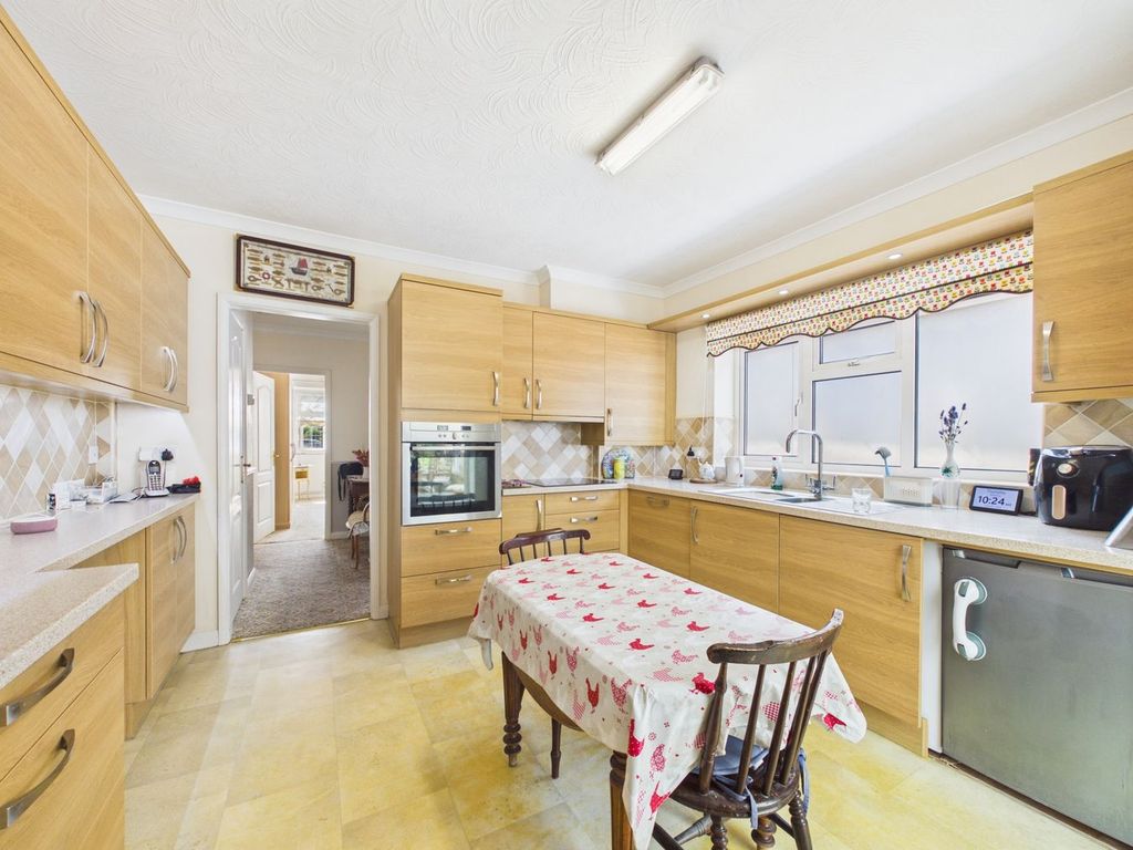 Property photo 3 of 28
