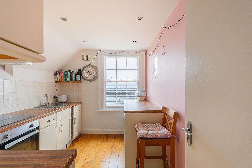 Property photo 3 of 15 F51W6R0Wot - Kitchen D.Jpg