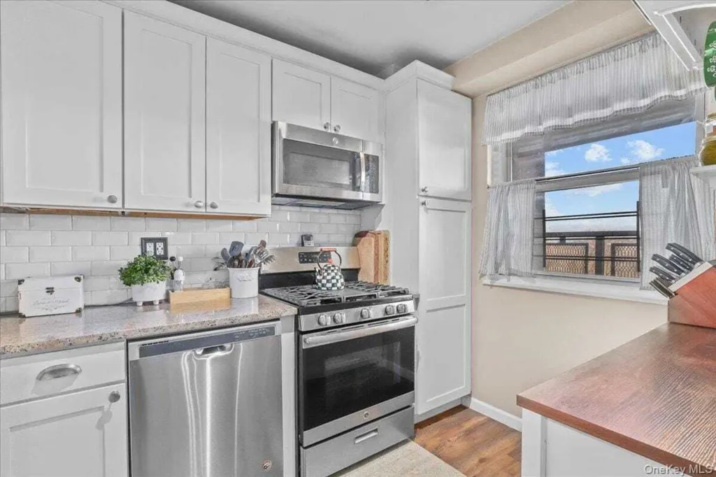 Property photo 3 of 17 <Alttext/>