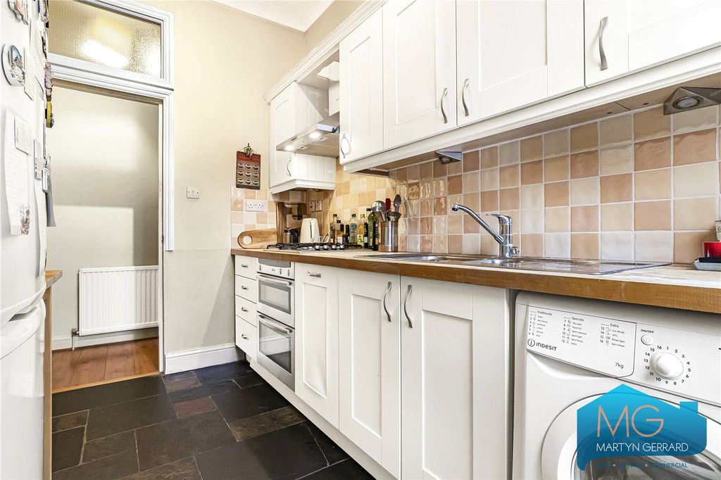 Property photo 3 of 16 Picture No. 27