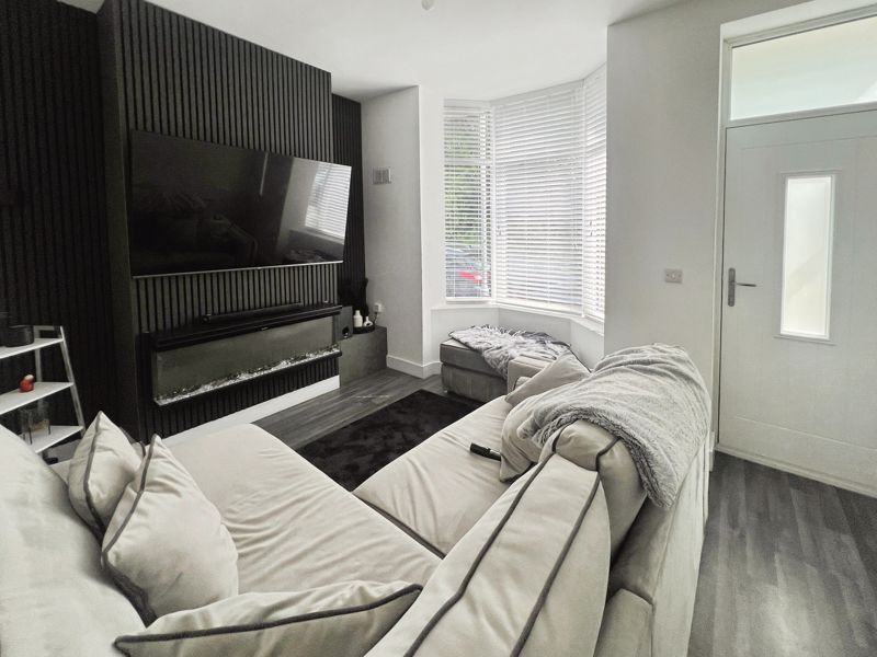 Property photo 3 of 15 Lounge