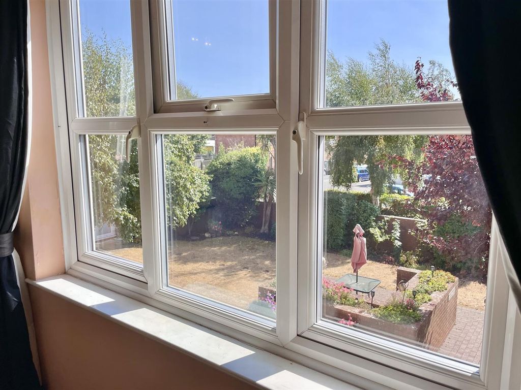Property photo 2 of 8