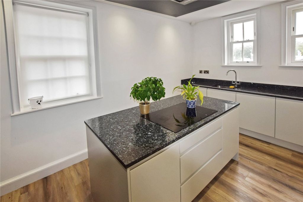 Property photo 3 of 10 Picture No. 24