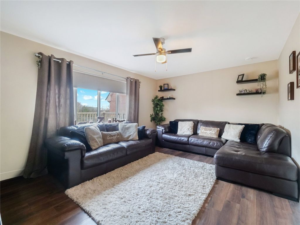 Property photo 3 of 23 Picture No. 24