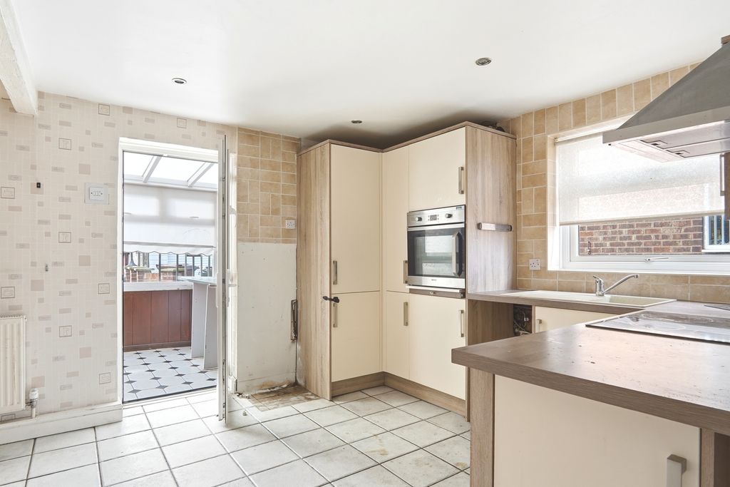 Property photo 2 of 18 Sandrockroad007