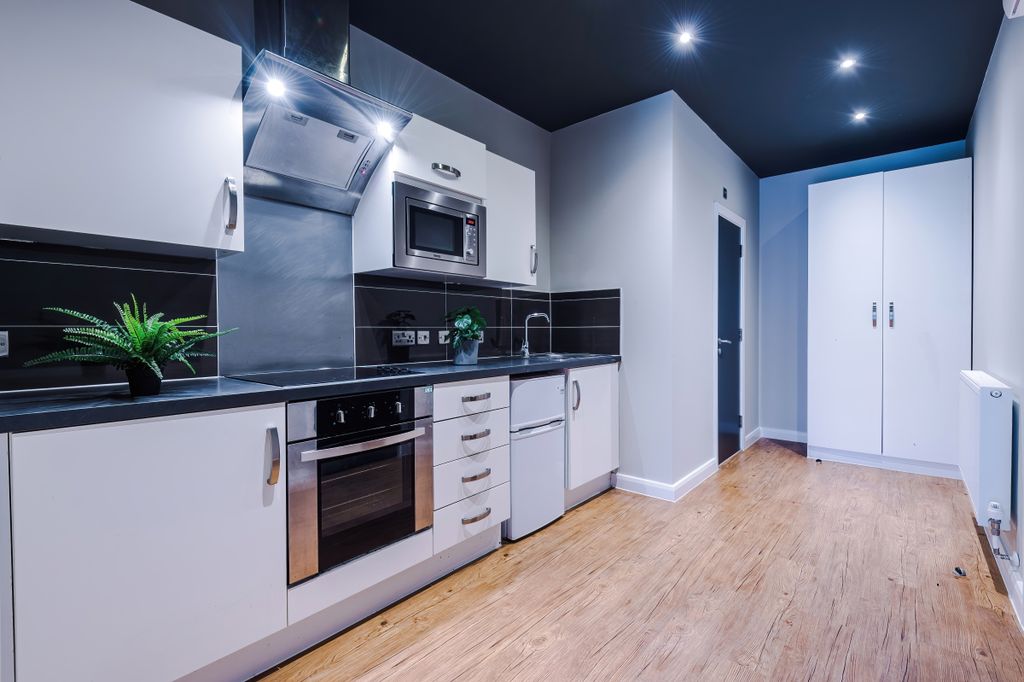 Property photo 3 of 9 Flat 10, Unw, 3