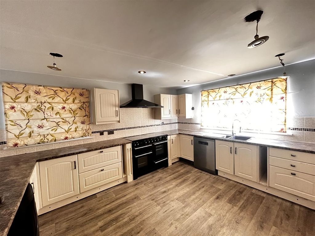 Property photo 2 of 13 Kitchen