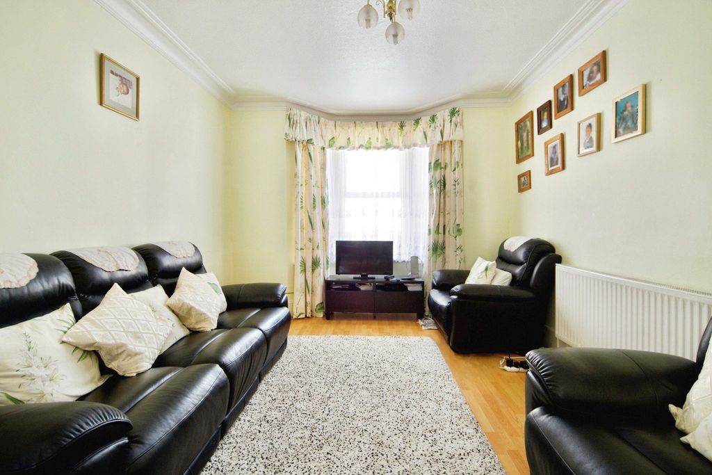 Property photo 2 of 17 Picture No. 23