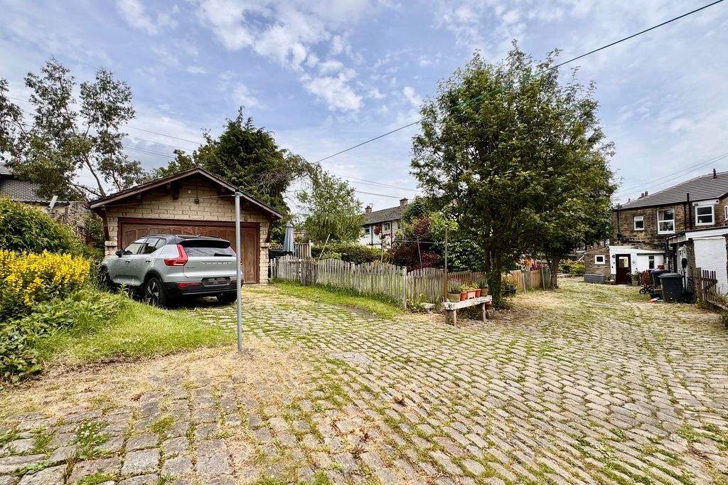 Property photo 2 of 28