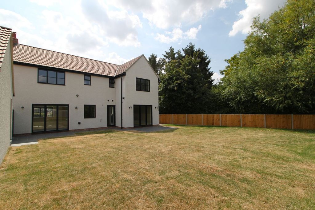 Property photo 3 of 23