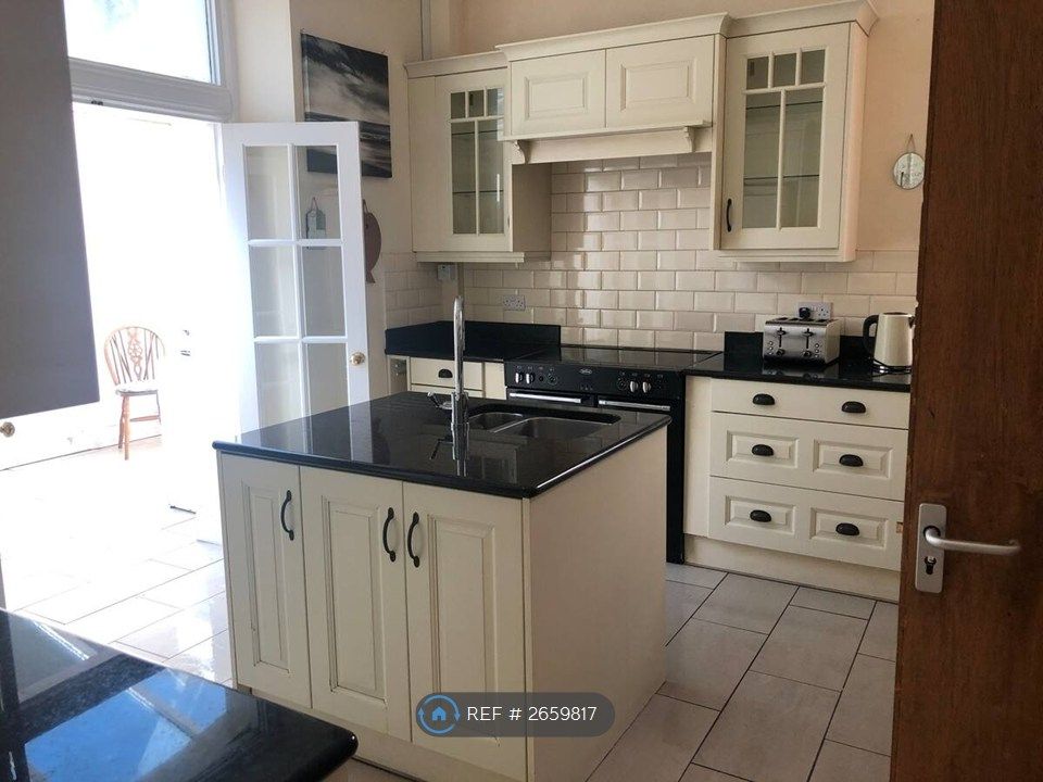 Property photo 3 of 35