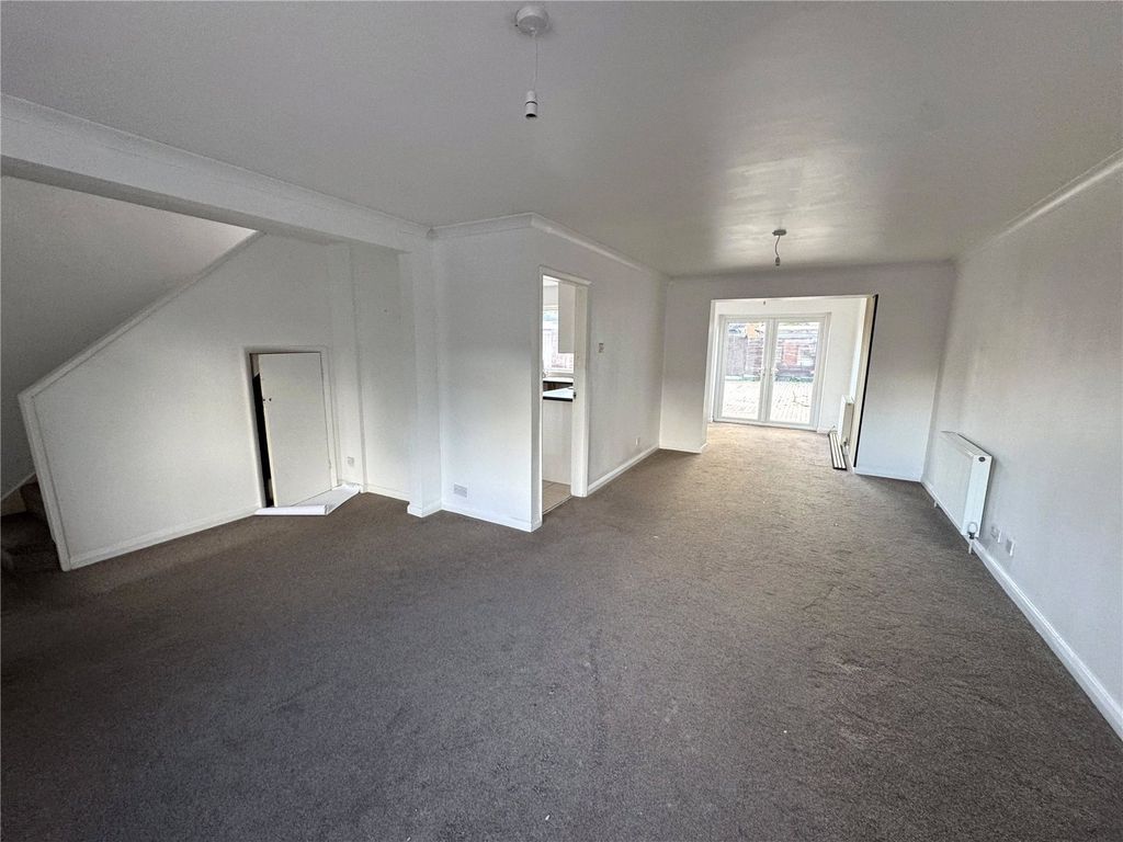 Property photo 2 of 13 Lounge No. 02