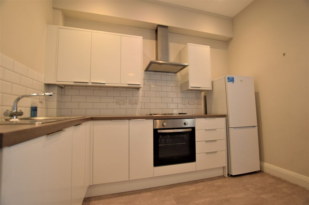 Property photo 3 of 7 Kitchen