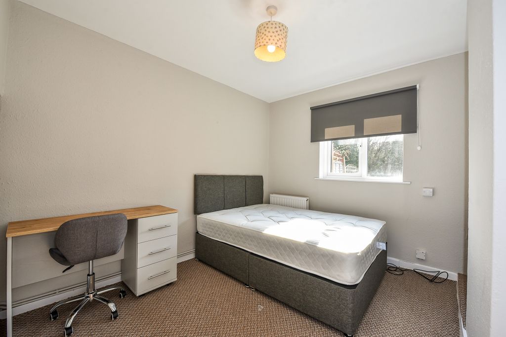 Property photo 3 of 12 Ph4_5807530