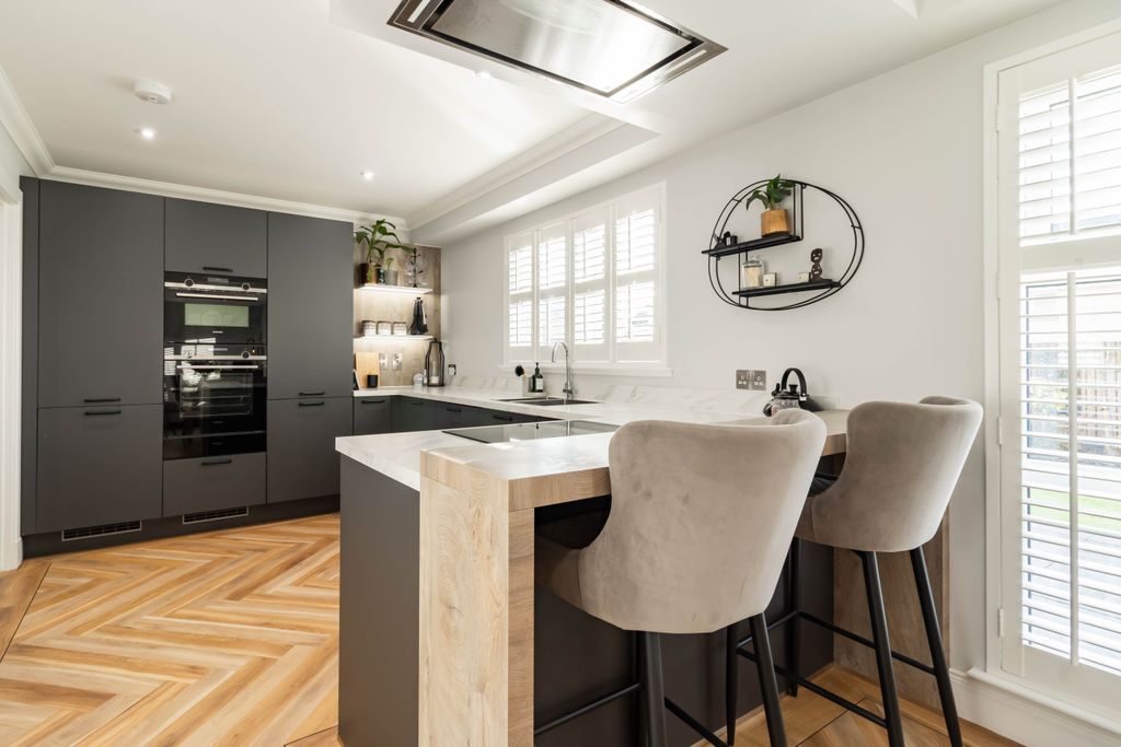 Property photo 2 of 34 Dining Kitchen