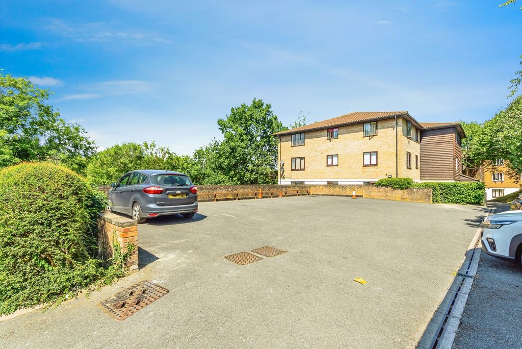 Property photo 3 of 10 Front