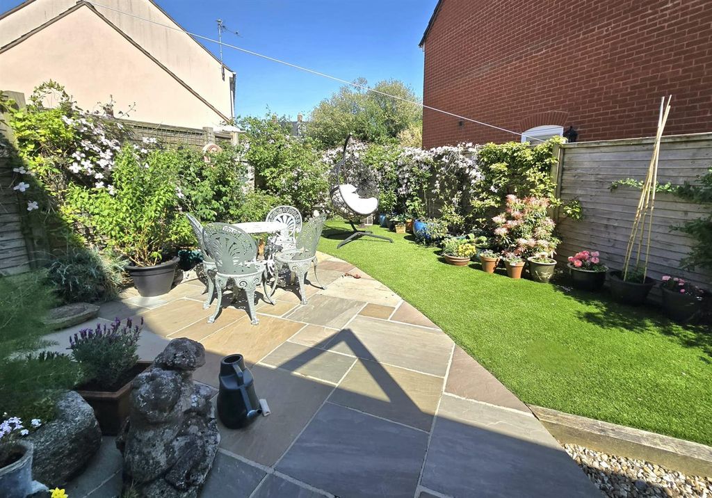 Property photo 2 of 18 Garden.Jpg