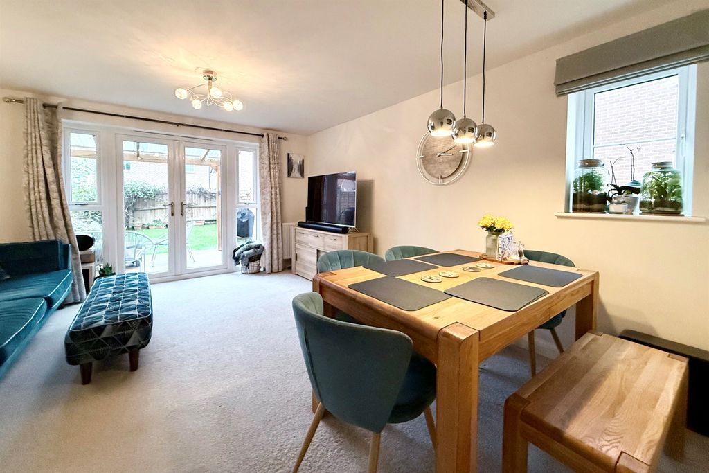 Property photo 2 of 28