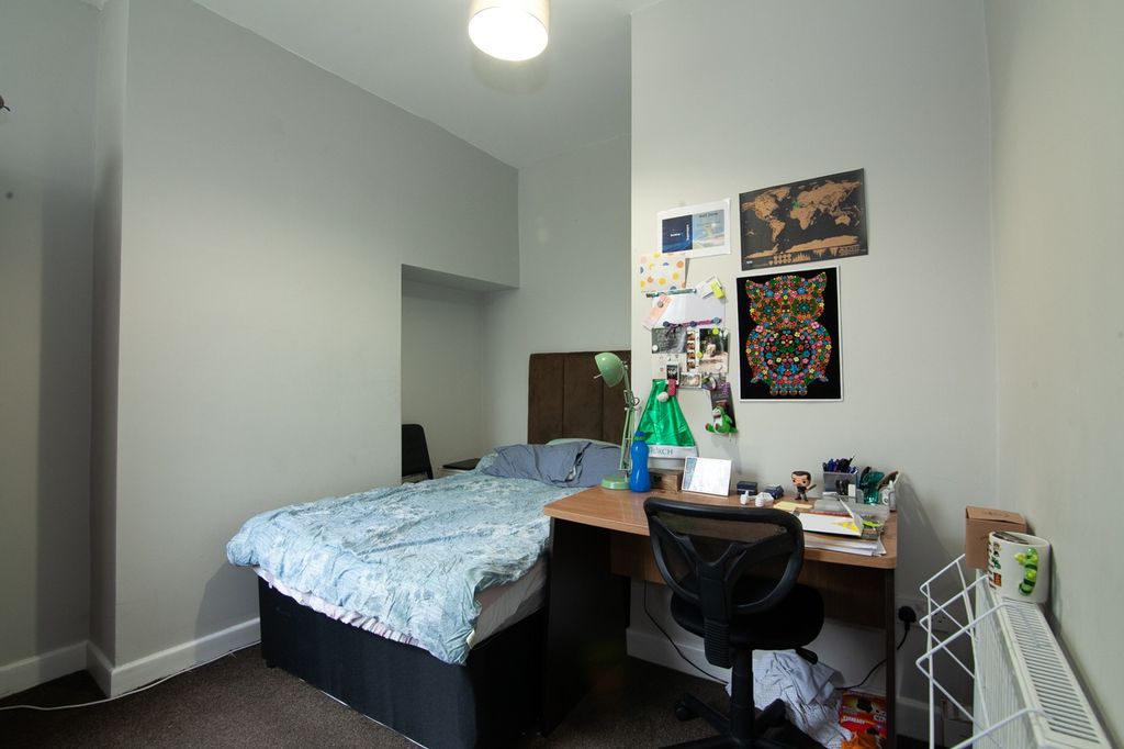 Property photo 3 of 5 Cozy Double Bedroom Featuring A Comfortable Bed, A...