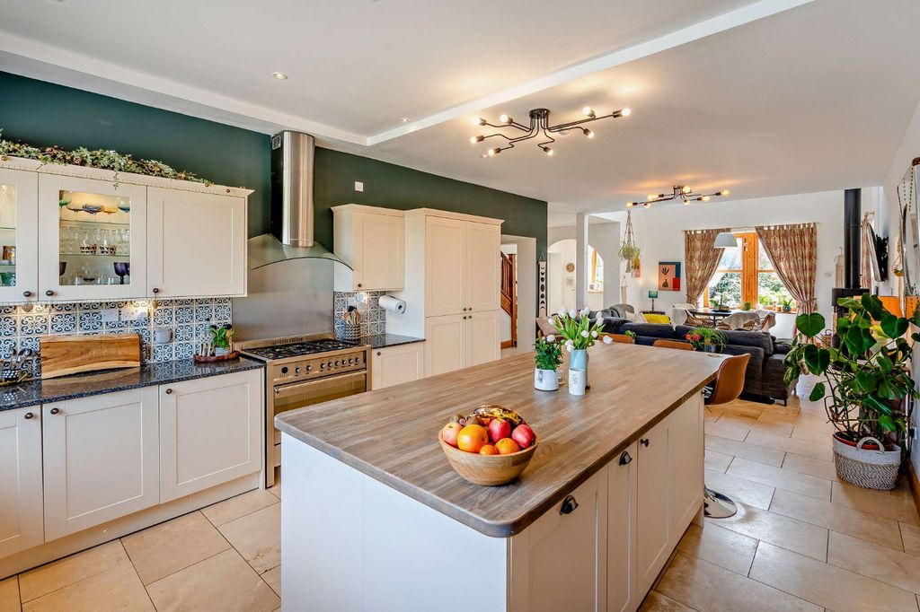 Property photo 2 of 13 Picture No. 08