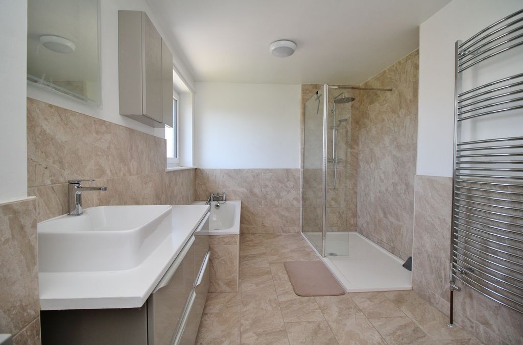 Property photo 3 of 25