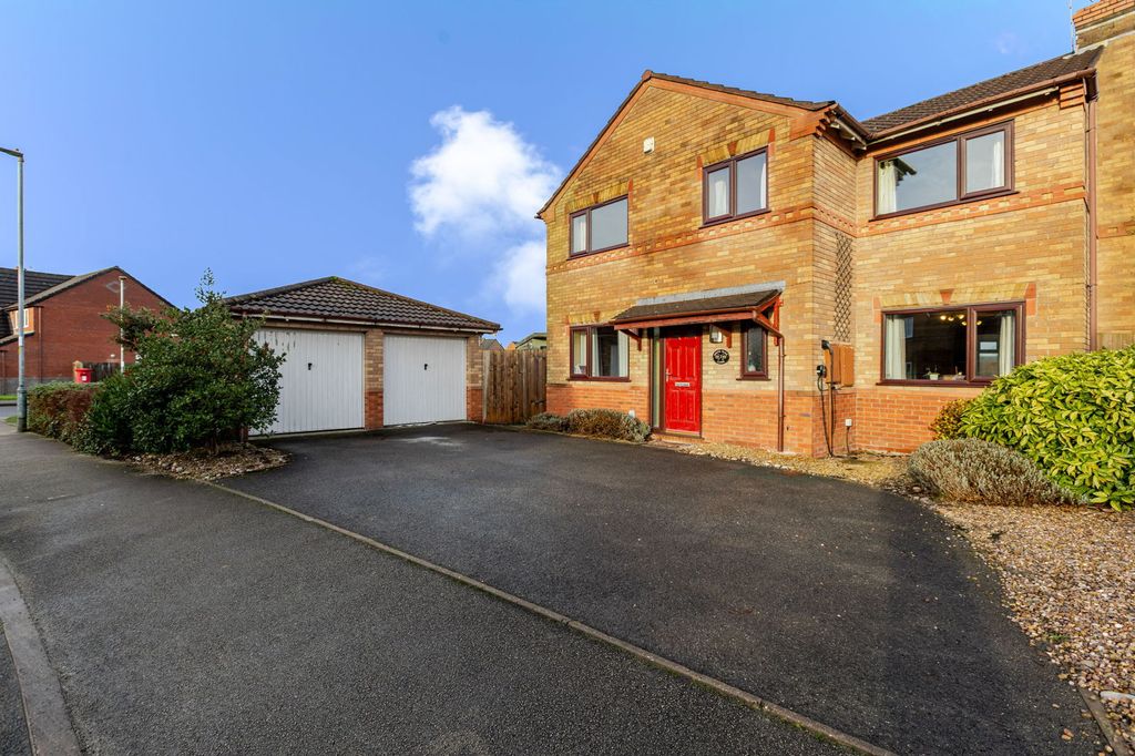 Property photo 2 of 28