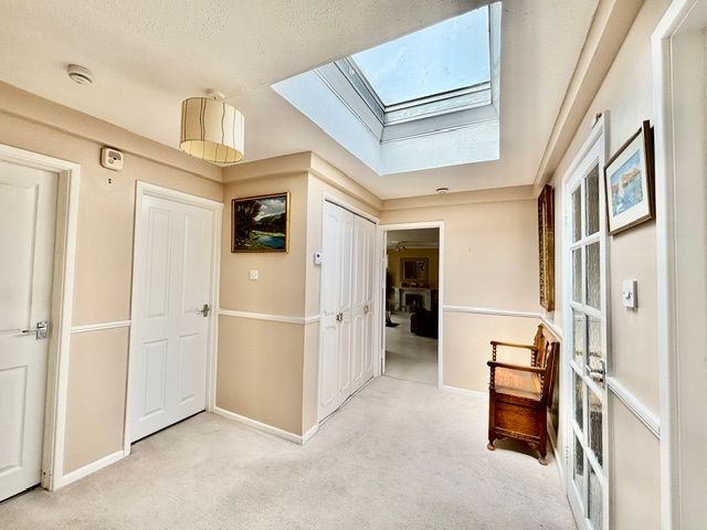 Property photo 2 of 19 Entrance Hall