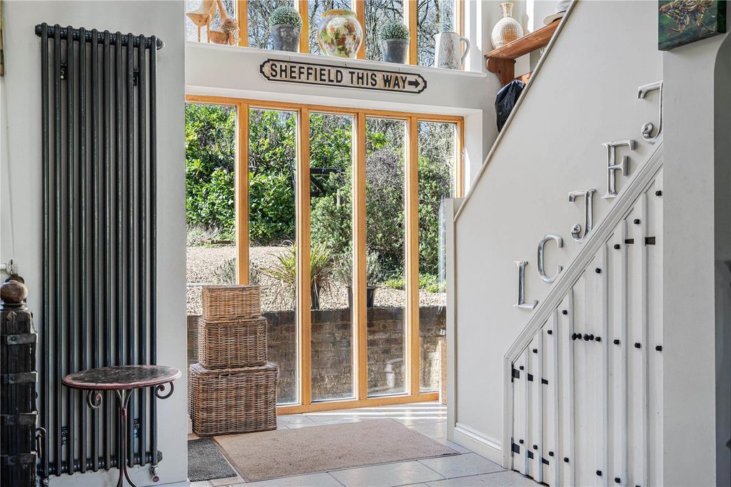 Property photo 3 of 24 Entrance Hall