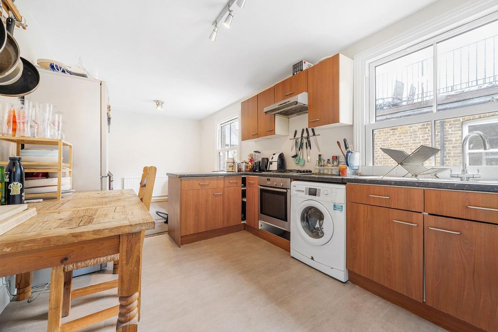 Property photo 3 of 10 Kitchen.Jpg