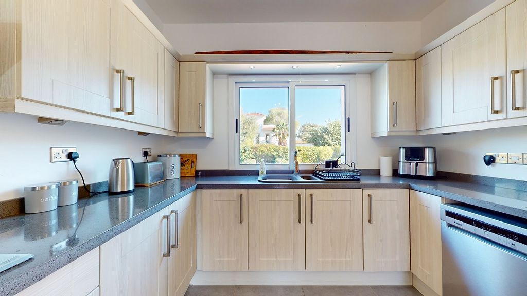 Property photo 2 of 41