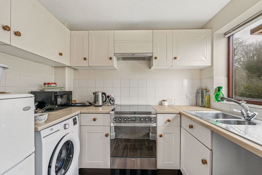 Property photo 2 of 9 Kitchen