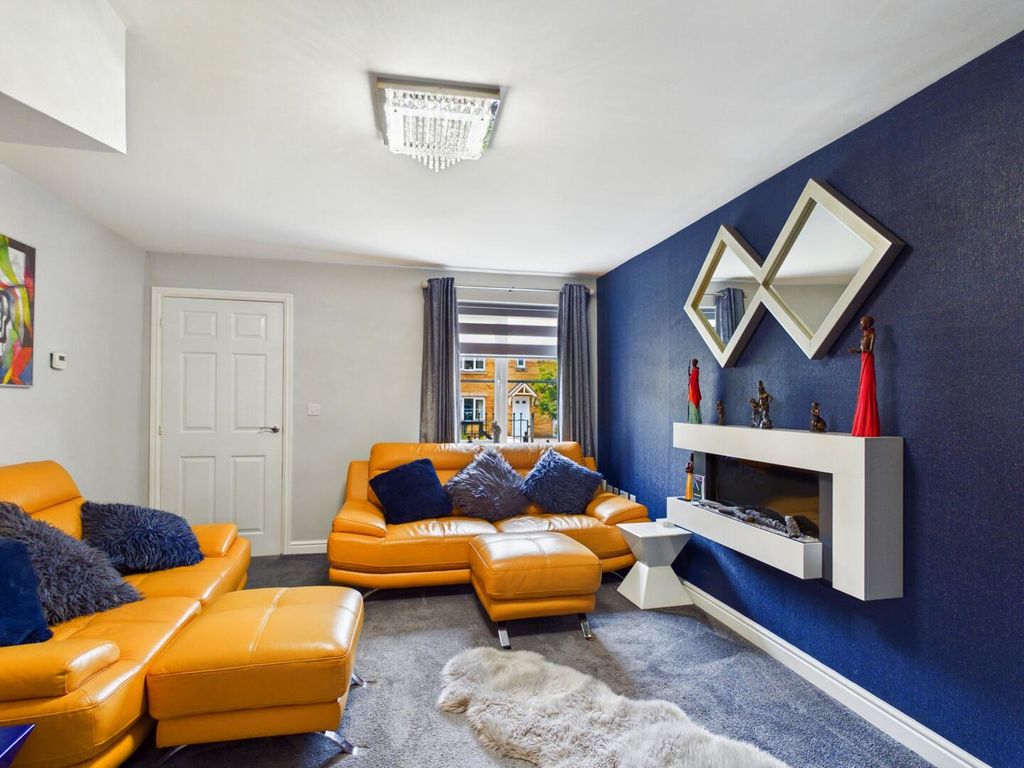 Property photo 1 of 14 Living Room