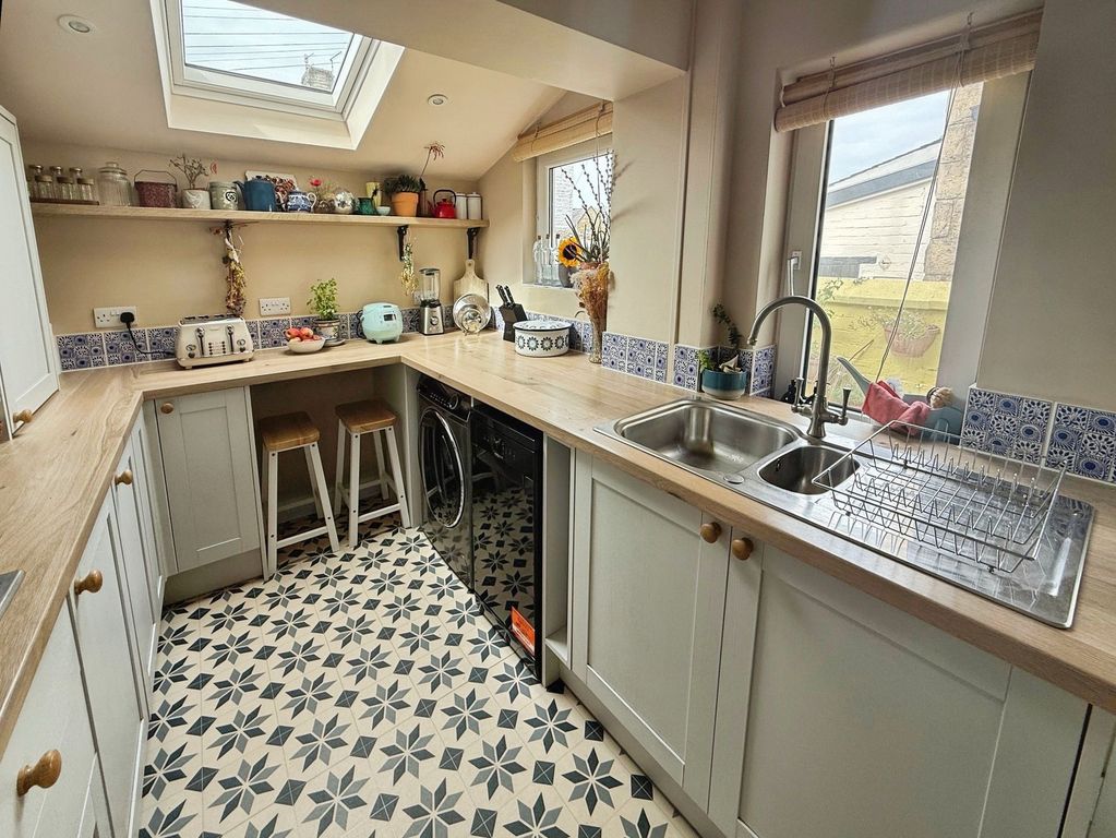 Property photo 3 of 27